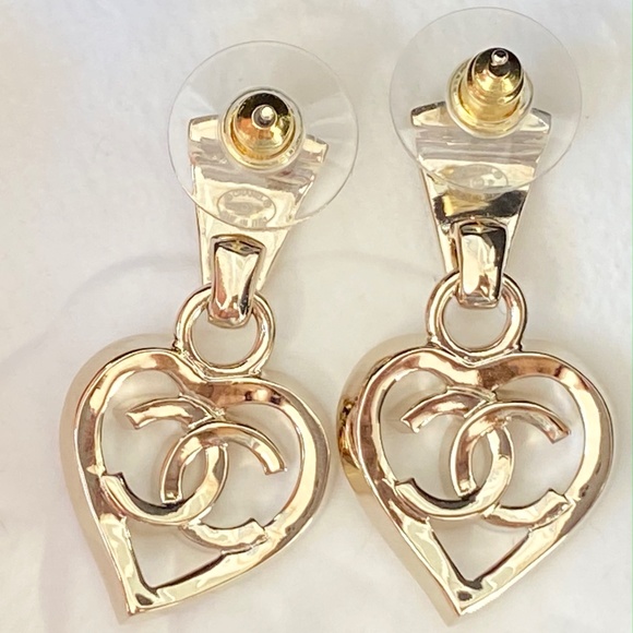 2022P CHANEL GOLD CC LOGO DANGLE HEART SHAPE STUD EARRINGS - Picture 12 of 12